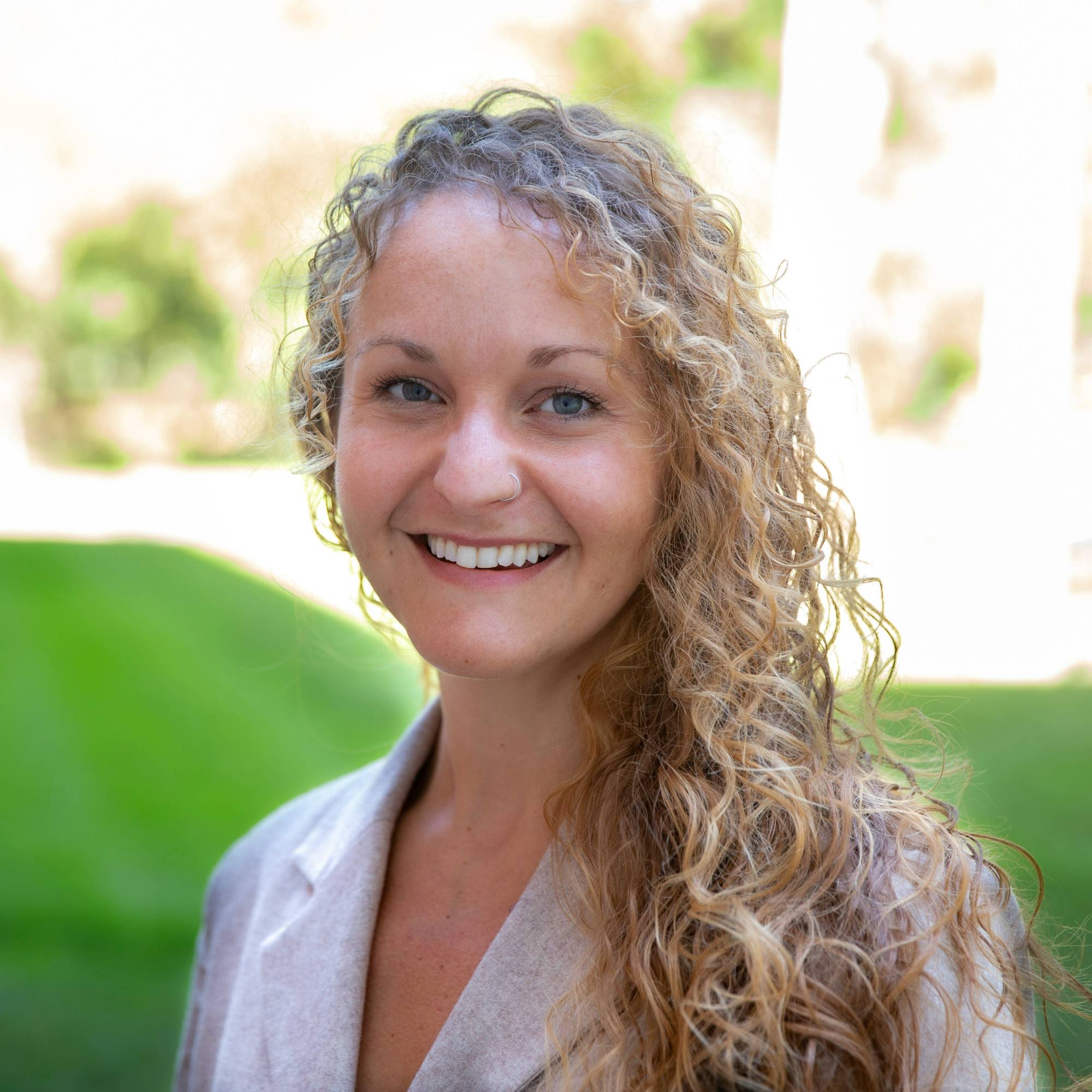 Lindsey Hall Headshot